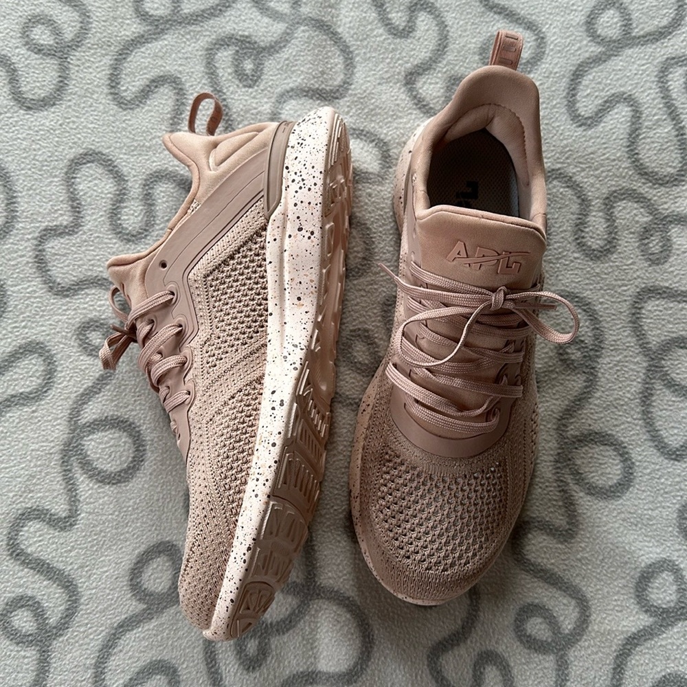 NWOT APL Techloom Tracer Sneakers in Rose Dust - Picture 2 of 9